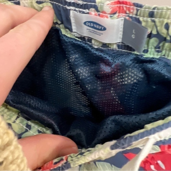 MENS floral swim trunks - Picture 7 of 9